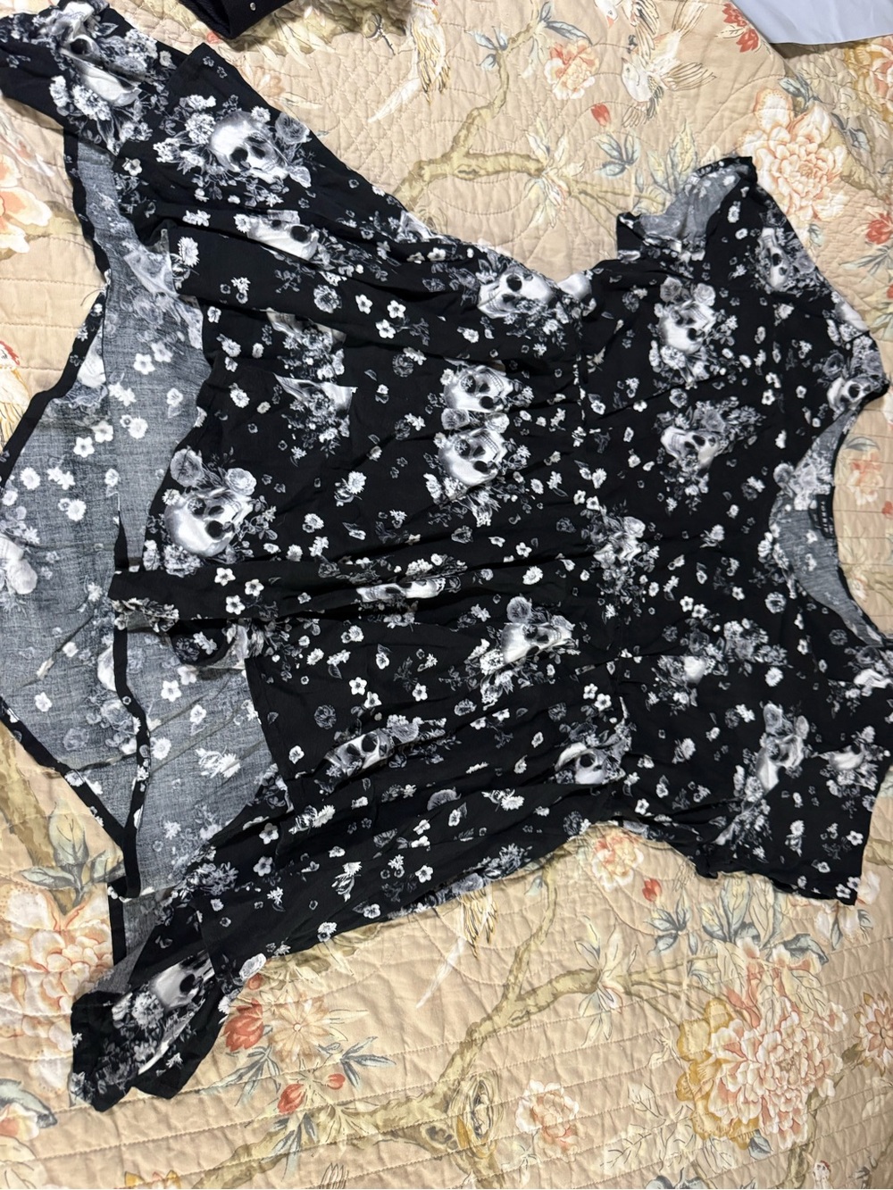 torrid Black and White Floral Skull Short Sleeve Tunic